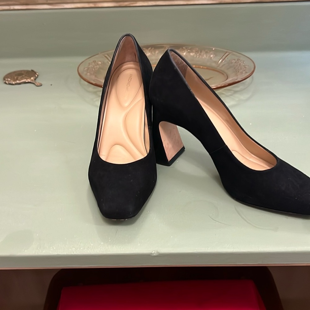 Black suede Antonio Melani pumps